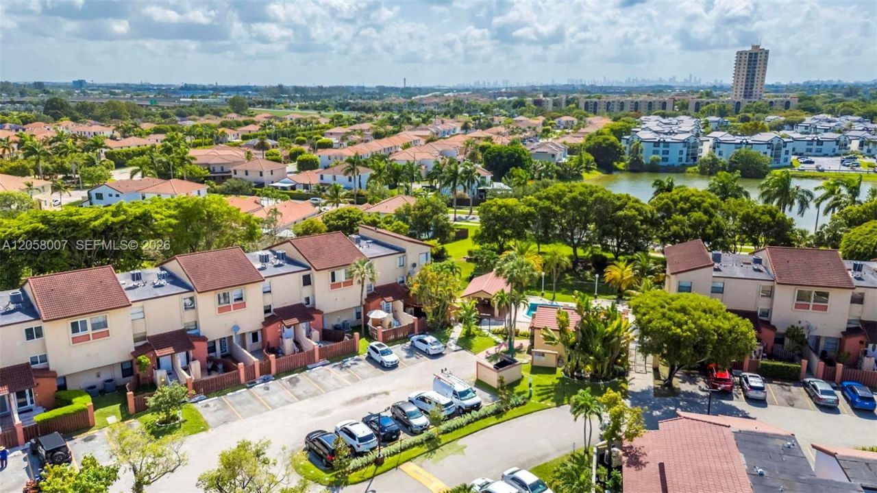 9937 NW 9th St Cir , Unit 12-19, Miami, FL 33172 Photo