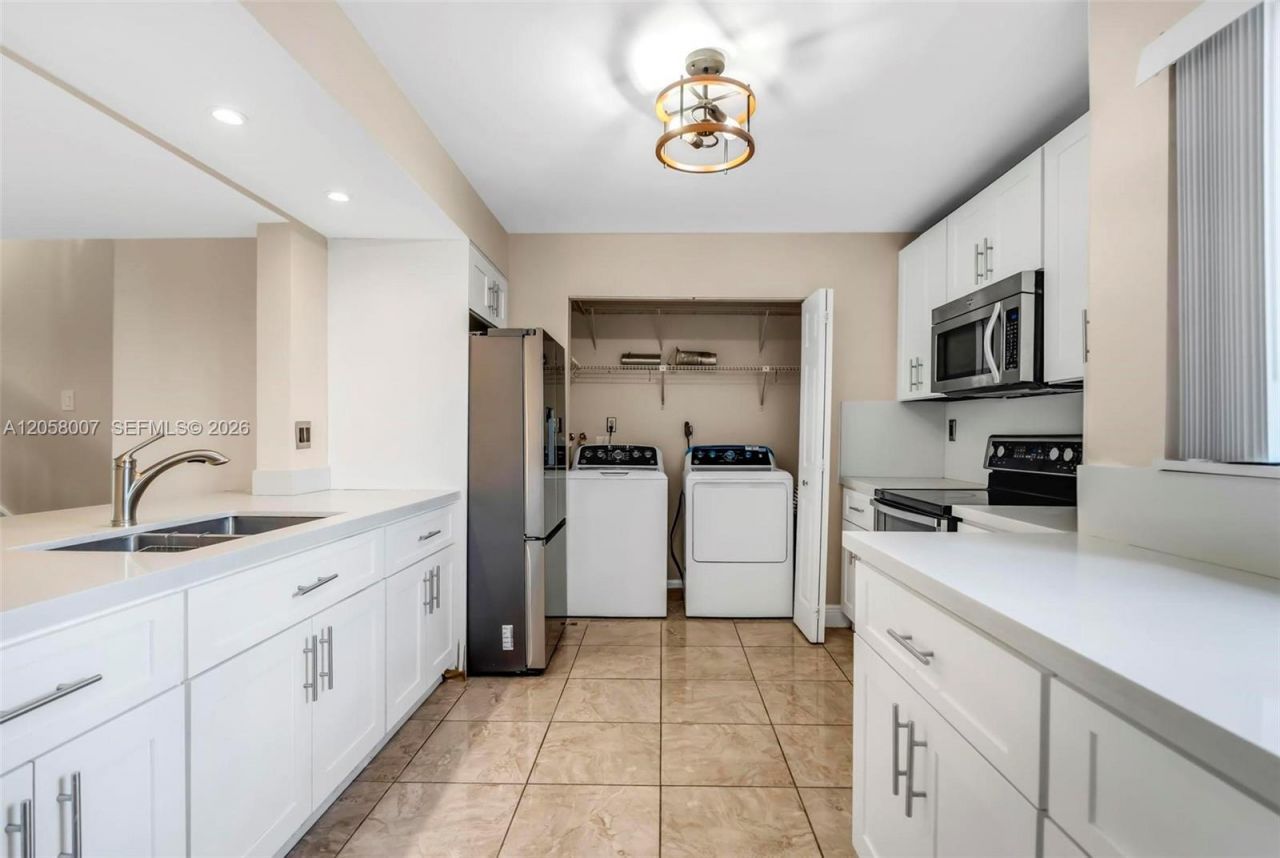 9937 NW 9th St Cir , Unit 12-19, Miami, FL 33172 Photo