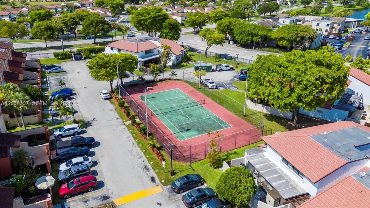 9937 NW 9th St Cir , Unit 12-19, Miami, FL 33172 Photo