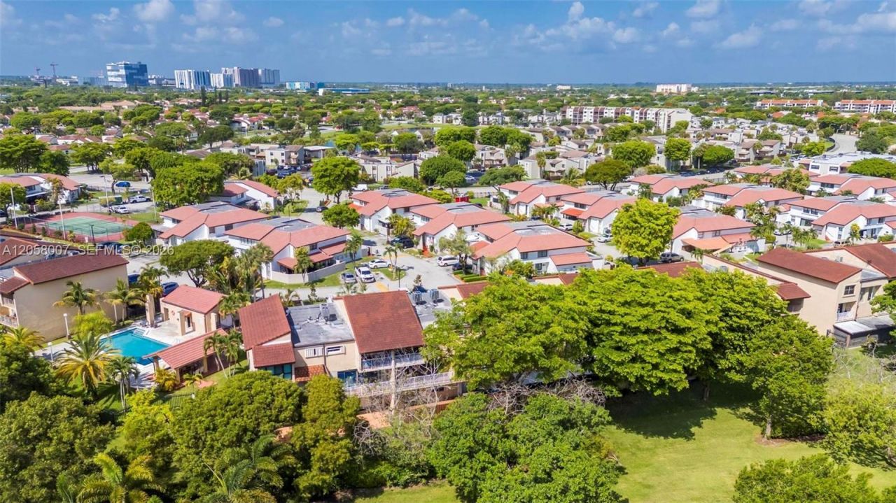 9937 NW 9th St Cir , Unit 12-19, Miami, FL 33172 Photo