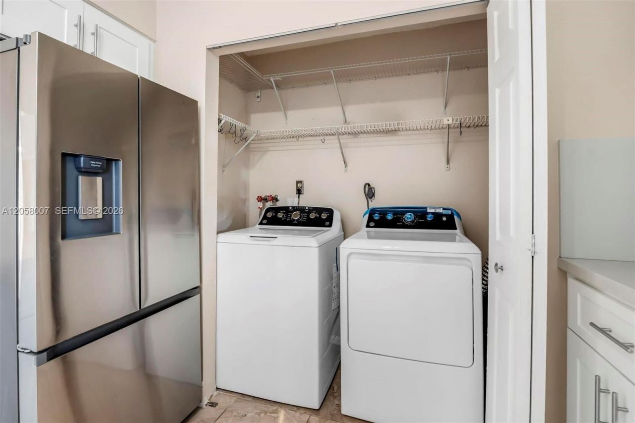 9937 NW 9th St Cir , Unit 12-19, Miami, FL 33172 Photo