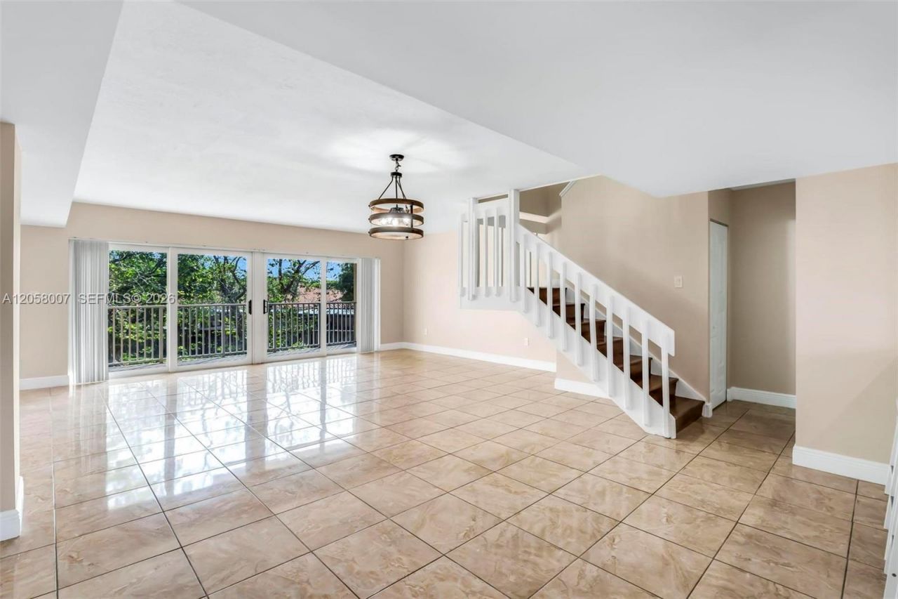9937 NW 9th St Cir , Unit 12-19, Miami, FL 33172 Photo