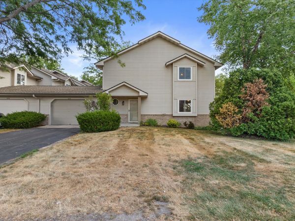 422 Meadowridge Cir, Lake Mills, WI 53551