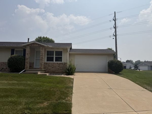 2911 and 2909 High Point Drive, Davenport, IA 52806