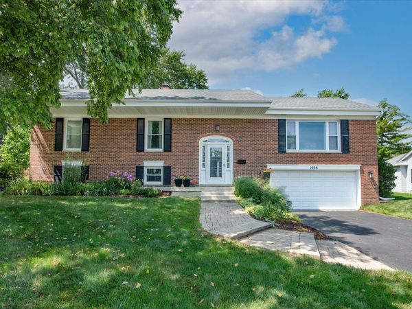 1058 W Illinois Avenue , Palatine, IL 60067