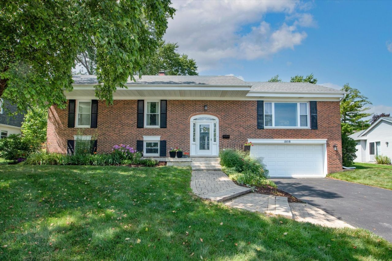 1058 W Illinois Avenue , Palatine, IL 60067