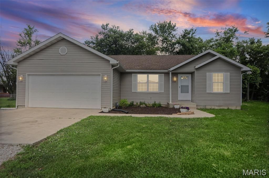 113 Clover Street, Moro, IL 62067 Main Photo