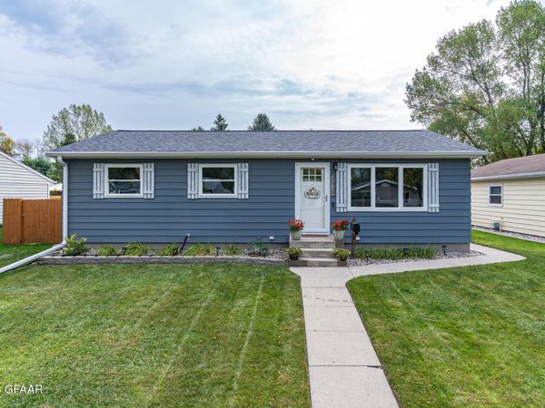 1315 18TH Street S, Grand Forks, ND 58201