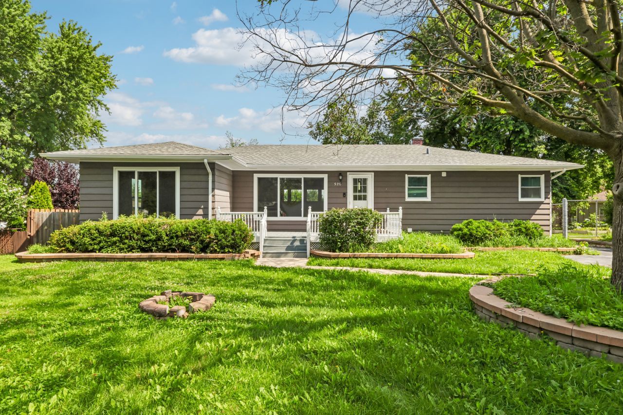 520 Woodlyn Drive , Aurora, IL 60505