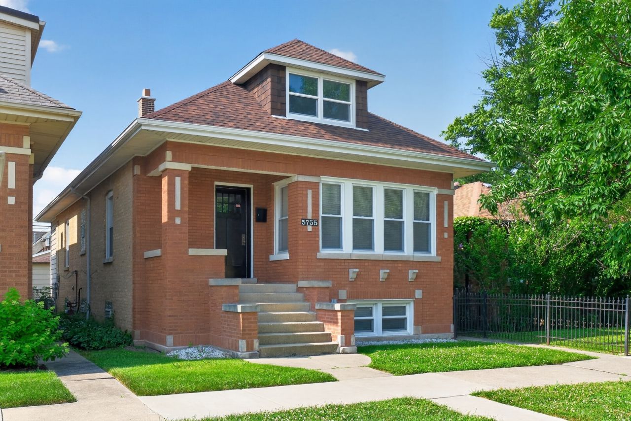5755 W Eddy Street , Chicago, IL 60634
