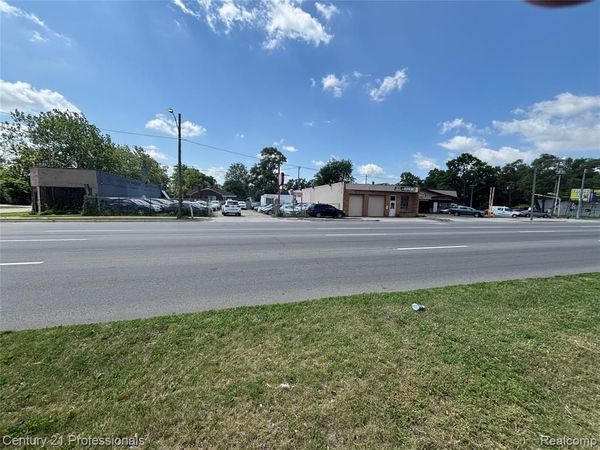 1790 E 8 mile Road, Detroit, MI 48203