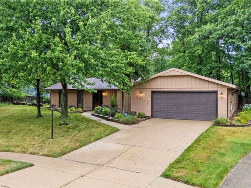 16670 Aspen Circle, Strongsville, OH 44136 Photo 2