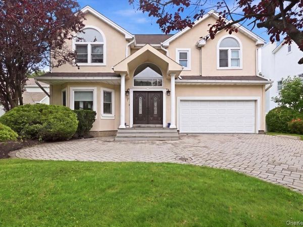 7 Laurel Lane, Old Westbury, NY 11568