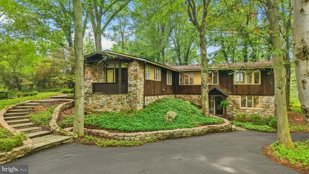 1657 LINDEN OAKS LANE, BETHLEHEM, PA 18015