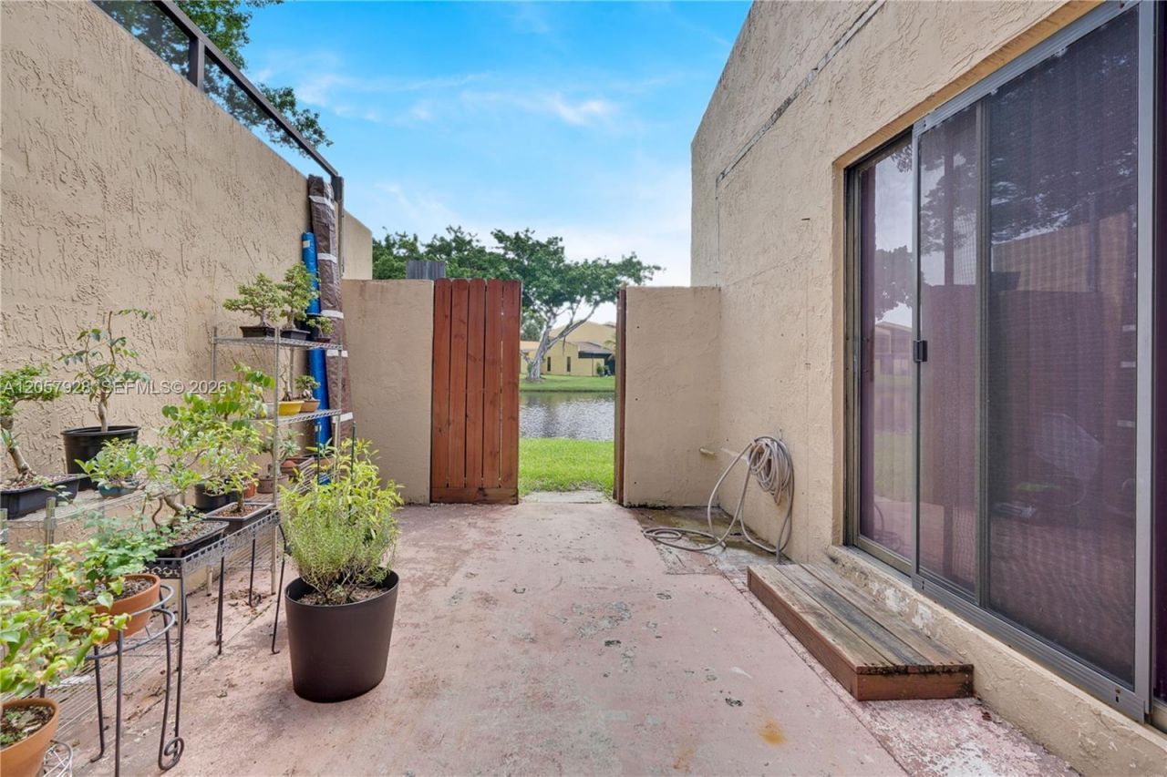 1501 NW 94th Ave , Unit 237, Pembroke Pines, FL 33024 Photo