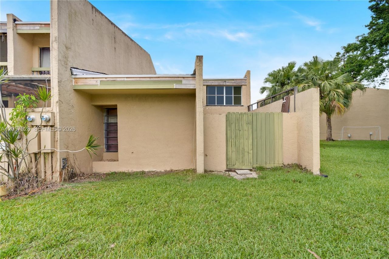 1501 NW 94th Ave , Unit 237, Pembroke Pines, FL 33024 Photo