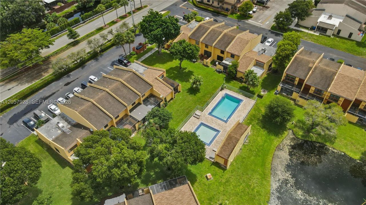 1501 NW 94th Ave , Unit 237, Pembroke Pines, FL 33024 Photo