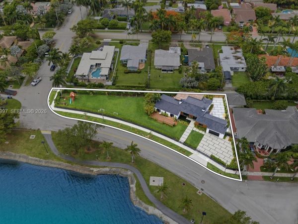 1204 S Northlake Dr , Hollywood, FL 33019