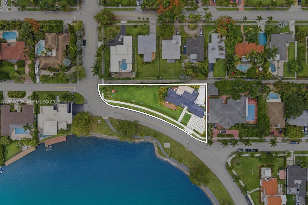 1204 S Northlake Dr, Hollywood, FL 33019 Photo