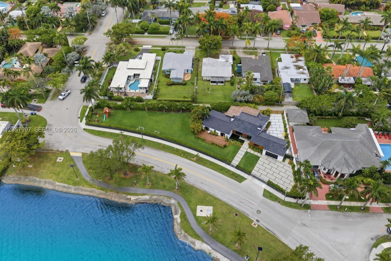 1204 S Northlake Dr, Hollywood, FL 33019 Photo