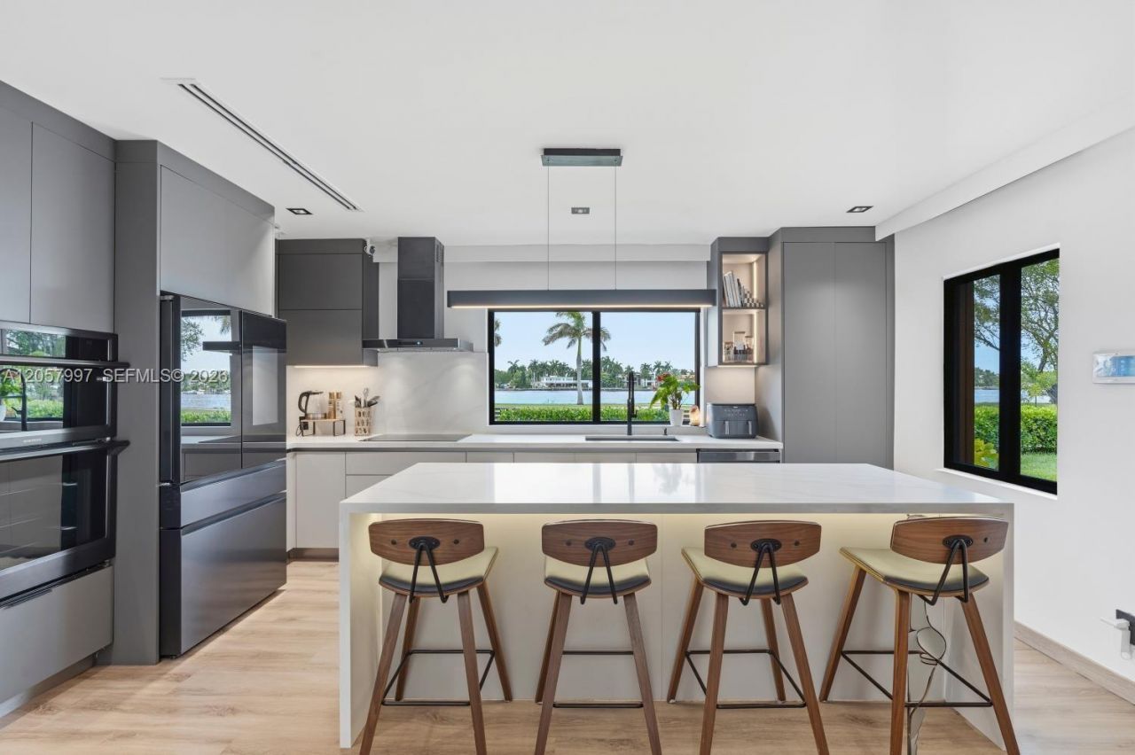1204 S Northlake Dr, Hollywood, FL 33019 Photo