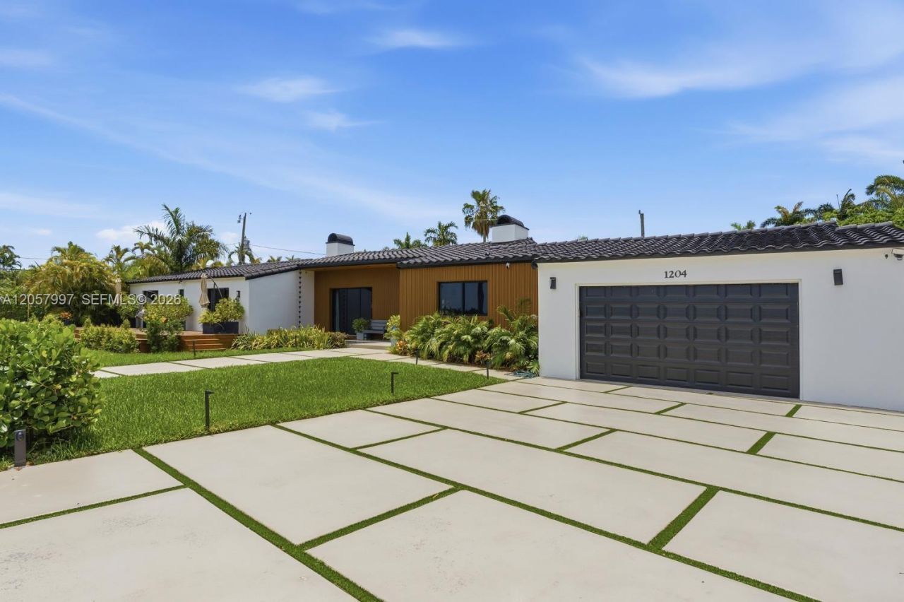 1204 S Northlake Dr, Hollywood, FL 33019 Photo