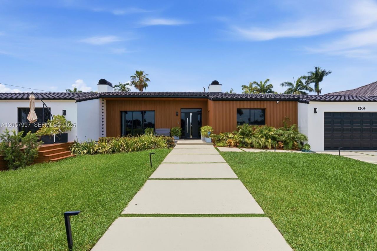 1204 S Northlake Dr, Hollywood, FL 33019 Photo