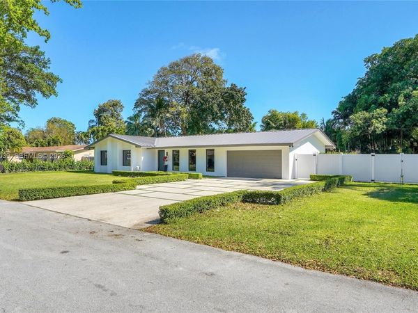 8820 SW 182nd Ter, Palmetto Bay, FL 33157