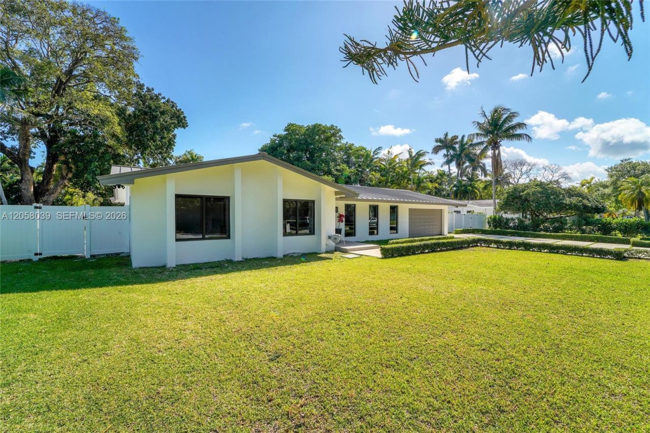 8820 SW 182nd Ter, Palmetto Bay, FL 33157 Photo