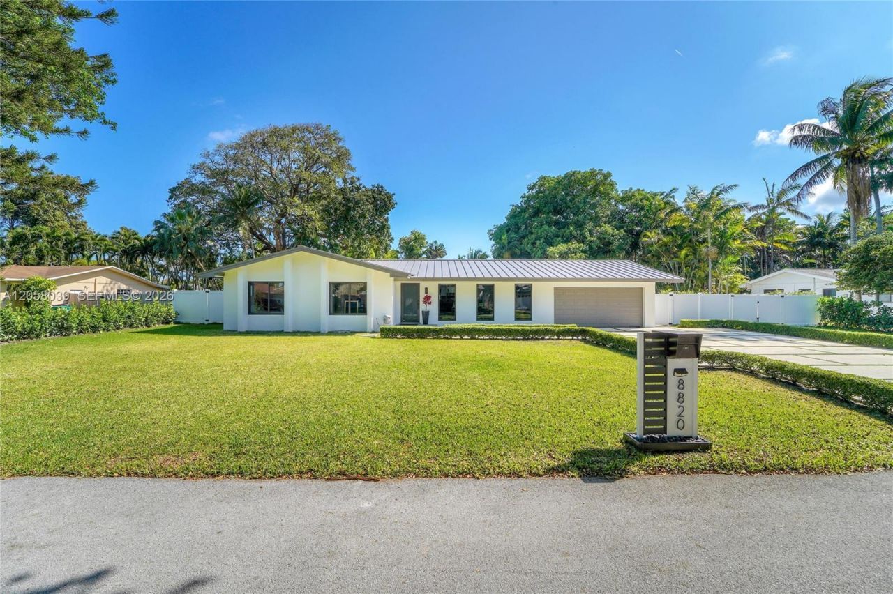 8820 SW 182nd Ter, Palmetto Bay, FL 33157 Photo