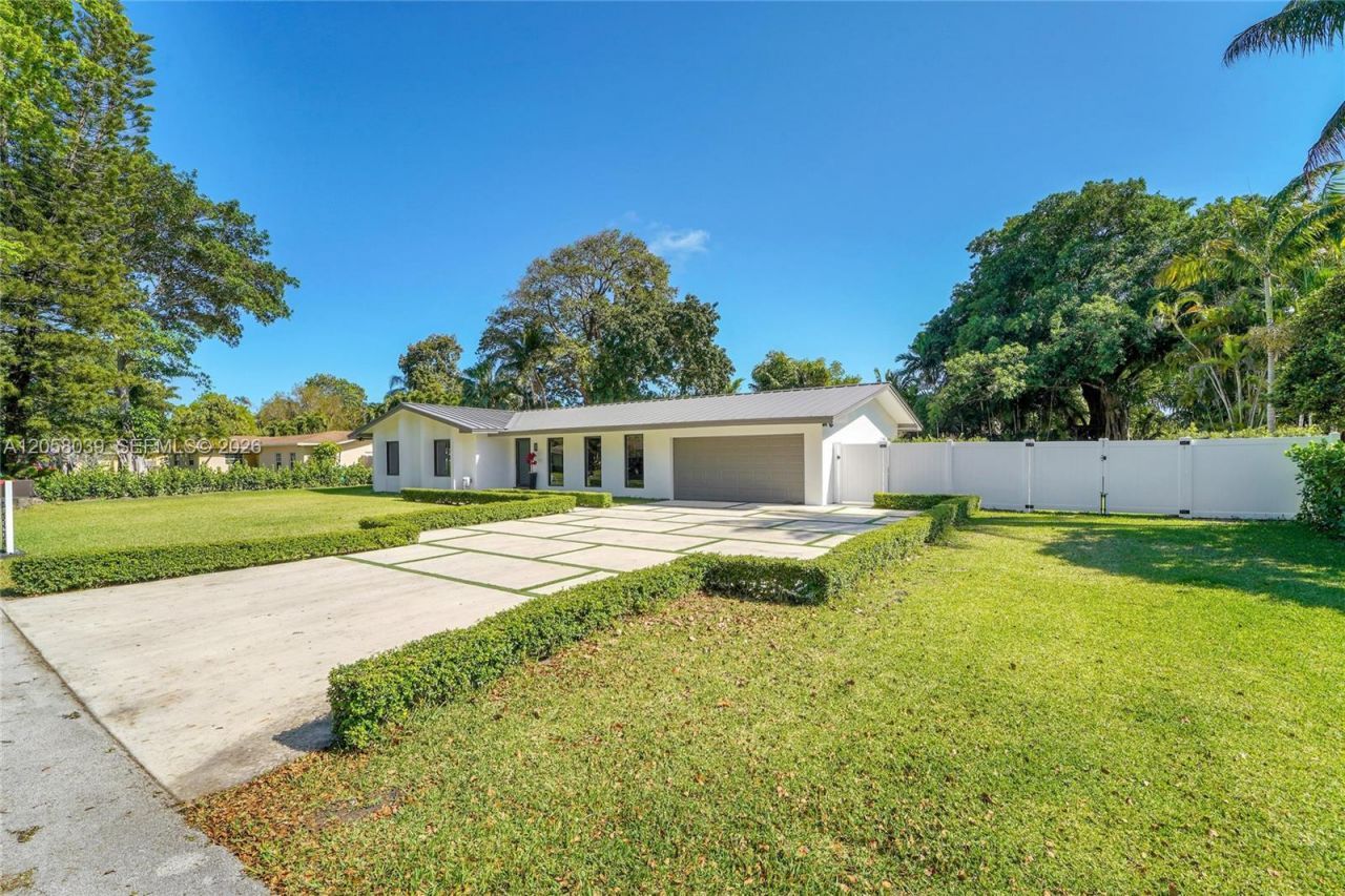 8820 SW 182nd Ter, Palmetto Bay, FL 33157 Photo