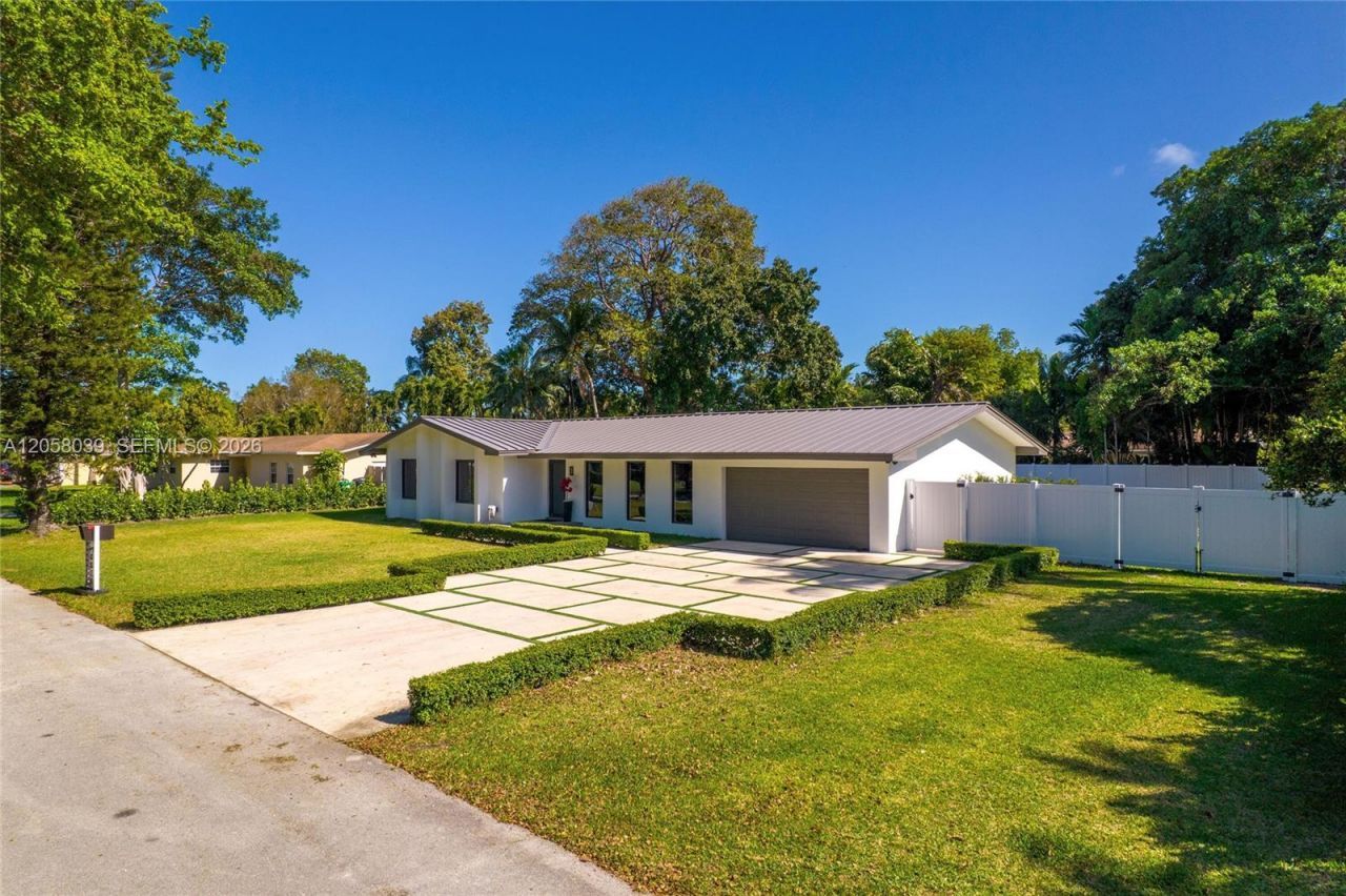 8820 SW 182nd Ter, Palmetto Bay, FL 33157 Photo