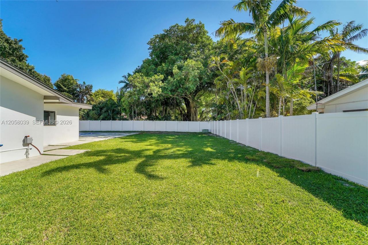 8820 SW 182nd Ter, Palmetto Bay, FL 33157 Photo