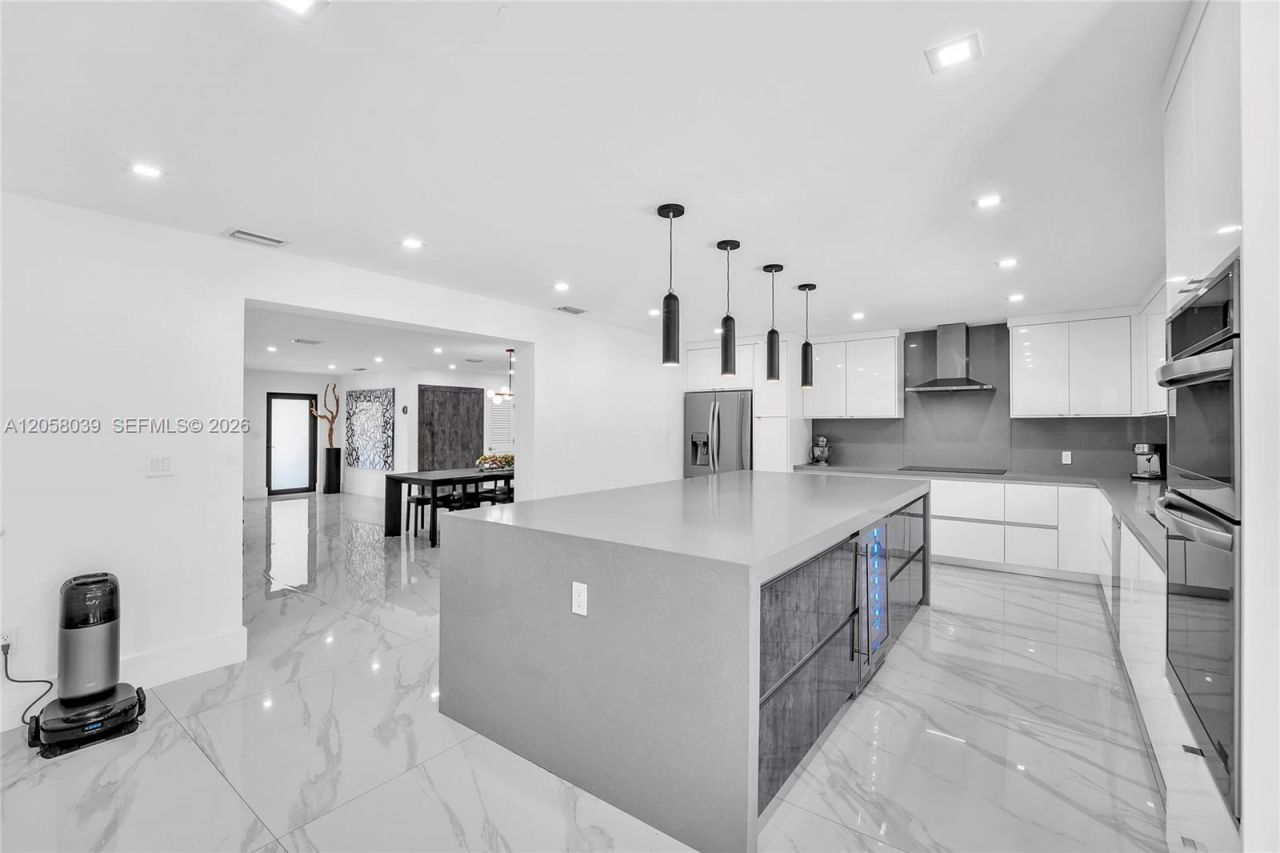 8820 SW 182nd Ter, Palmetto Bay, FL 33157 Photo