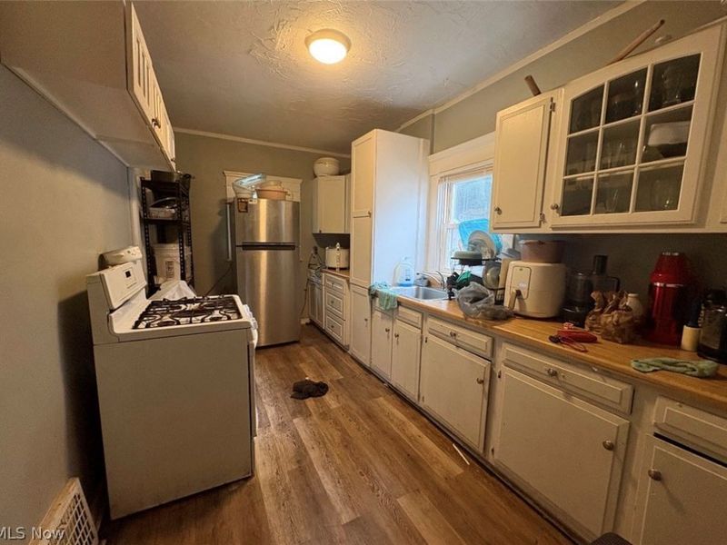 847 Carlysle Street, Akron, OH 44310 Photo 5
