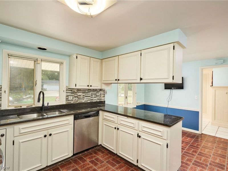 1172 Berwick Lane, South Euclid, OH 44121 Photo 3
