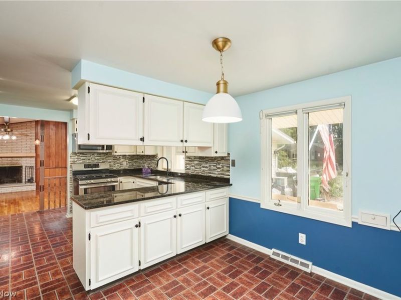 1172 Berwick Lane, South Euclid, OH 44121 Photo 4