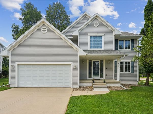 1013 Chesterfield Rd , Cedar Rapids, IA 52402