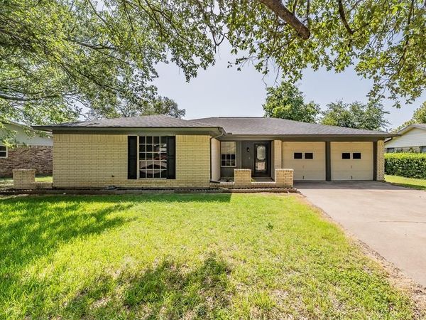 1227 Willowwood Drive , Cleburne, TX 76033