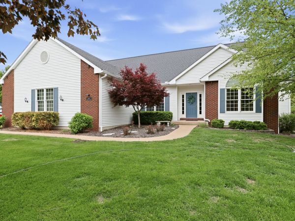 6503 Woodland Court , Davenport, IA 52807