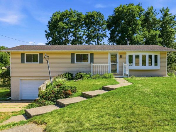 10296 Boleyn Road, Dubuque, IA 52001
