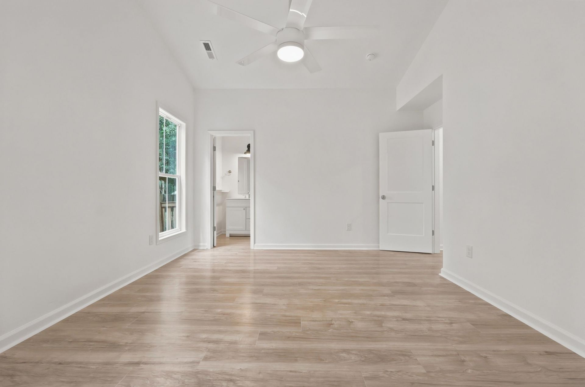 403 Bayview Dr.  Photo 10