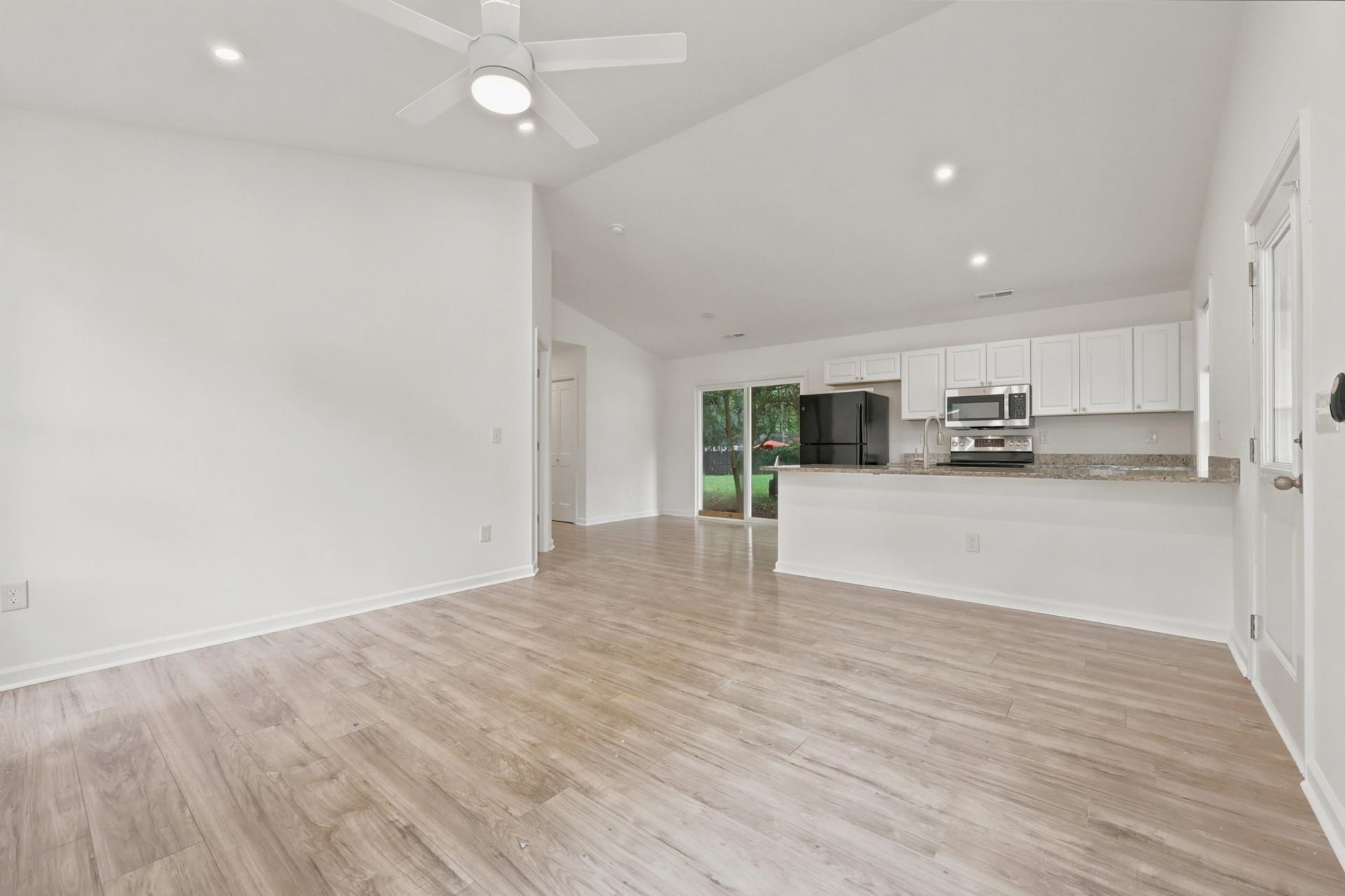 403 Bayview Dr.  Photo 5