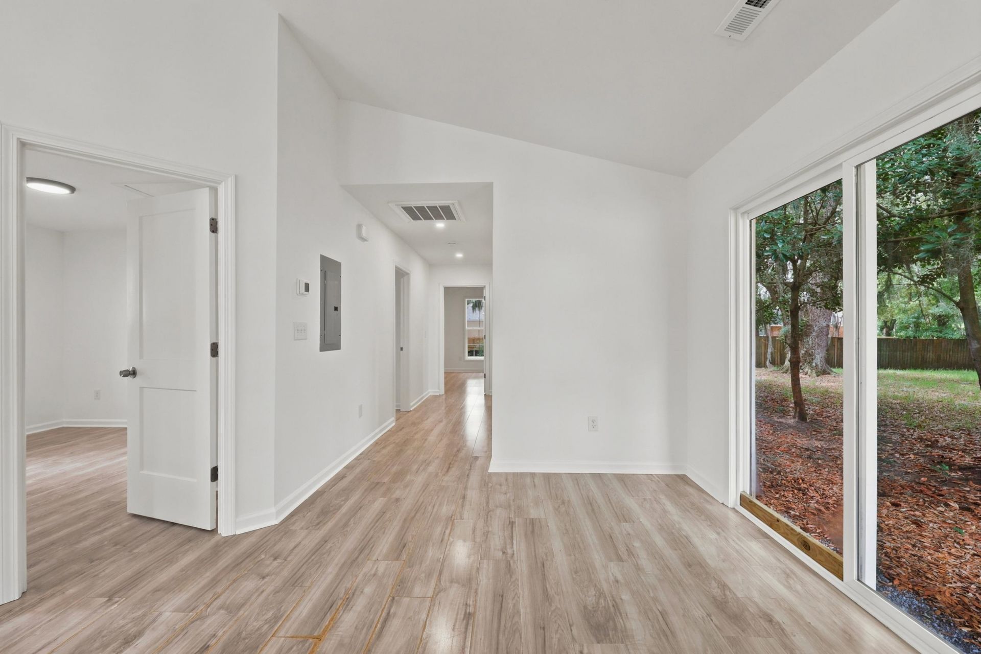 403 Bayview Dr.  Photo 8