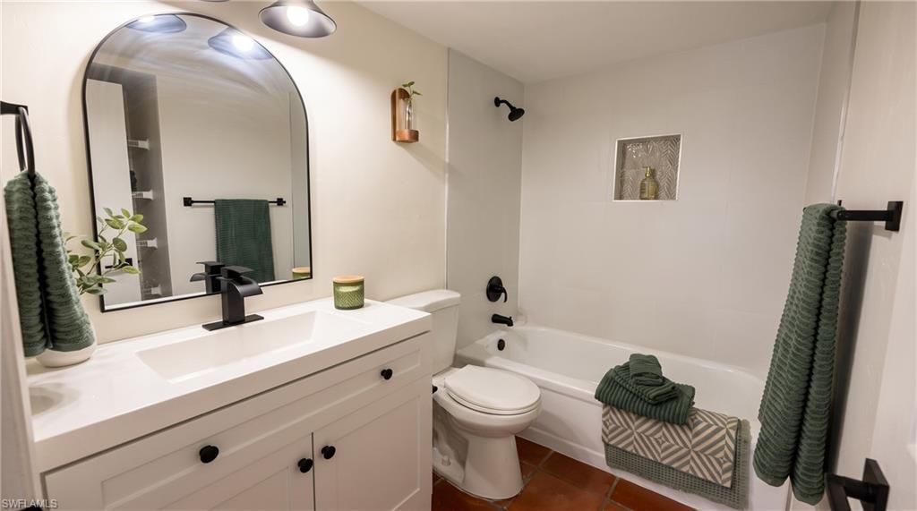 1826 Kings Lake Blvd , Unit 203, Naples, FL 34112 Photo