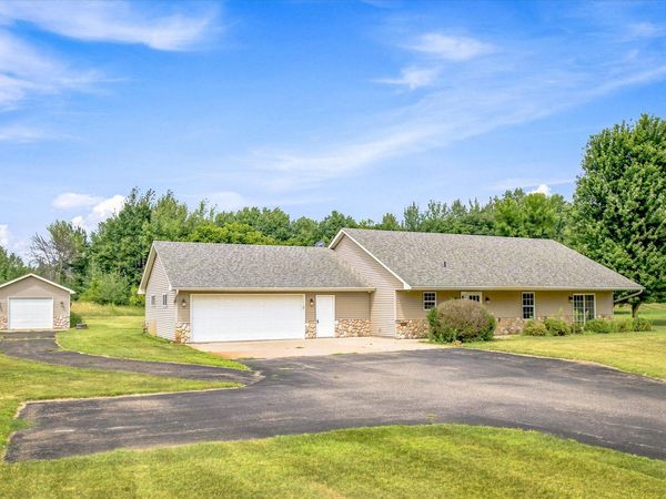 2507 320th Lane NE, Cambridge, MN 55008