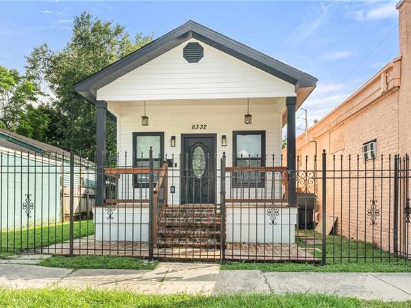8332 APPLE Street , New Orleans, LA 70118