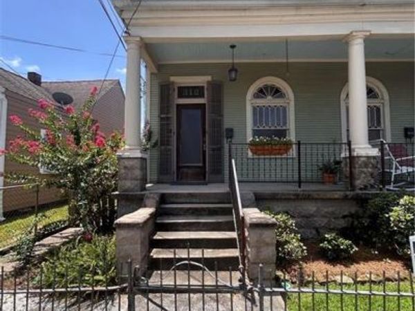 312 LAVOISIER Street , Gretna, LA 70053