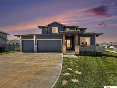 925 Elm Circle, Springfield, NE 68059
