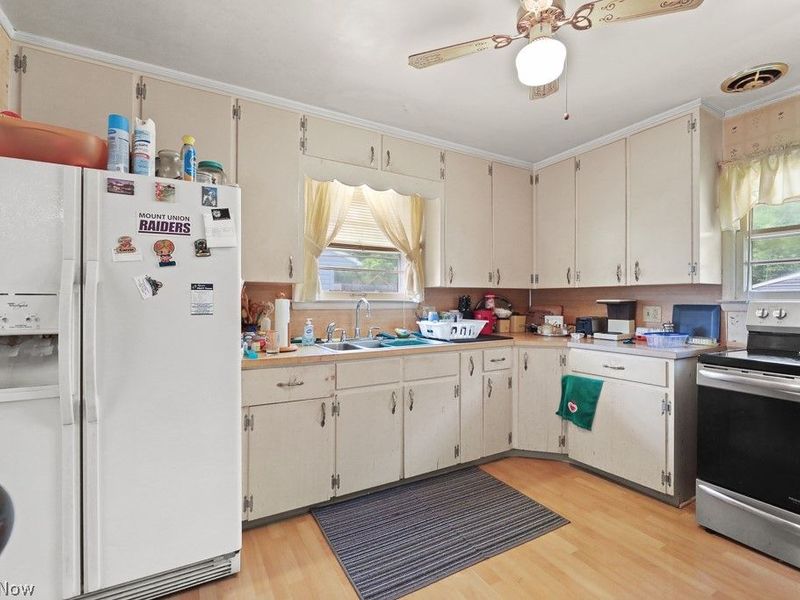 959 W Broadway Street, Alliance, OH 44601 Photo 9